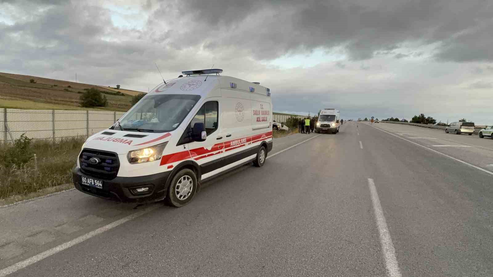ters-donen-otomobilden-sag-kurtuldular