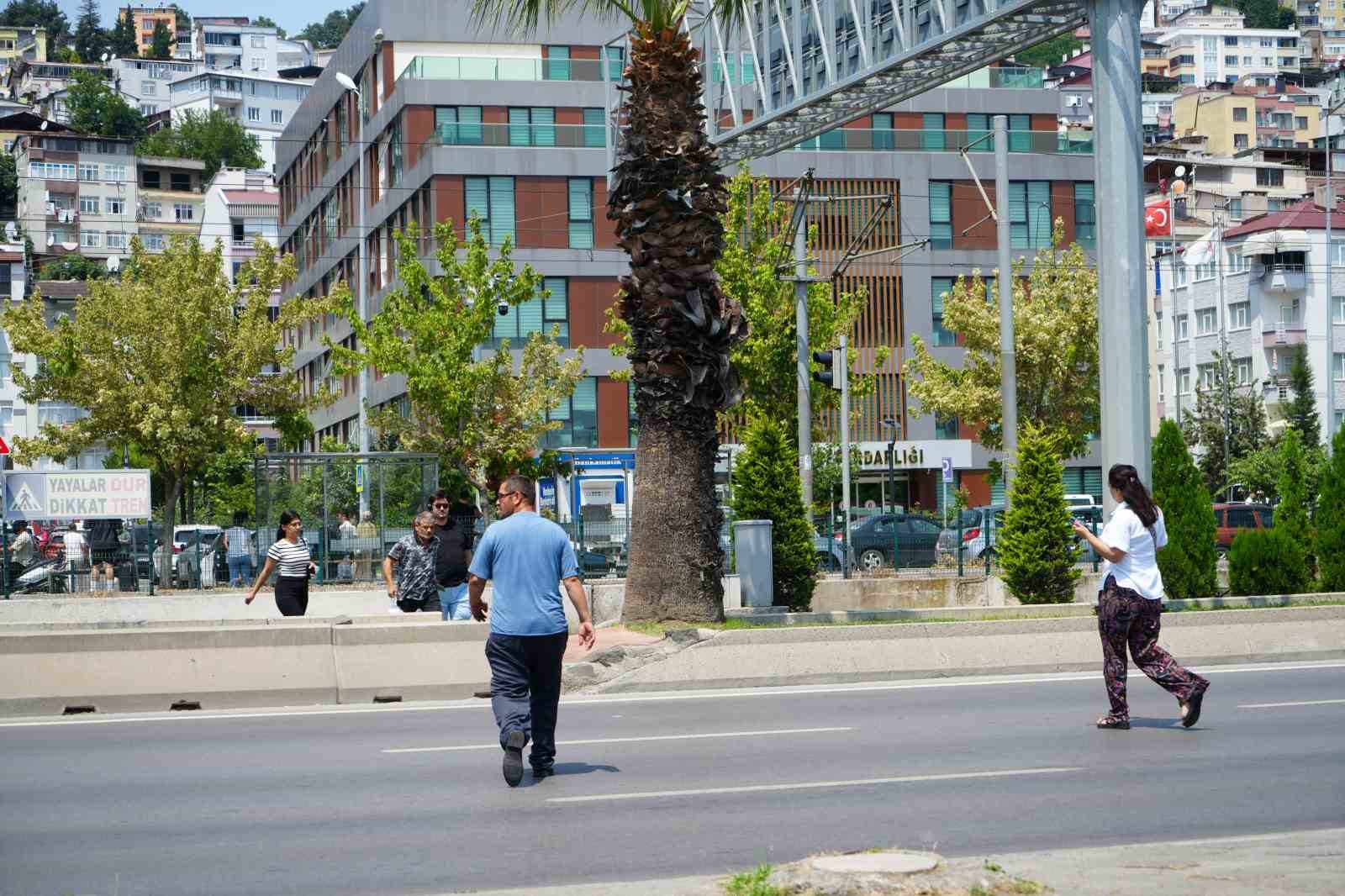 yayalarin-olumle-burun-buruna-gecis-yarisi