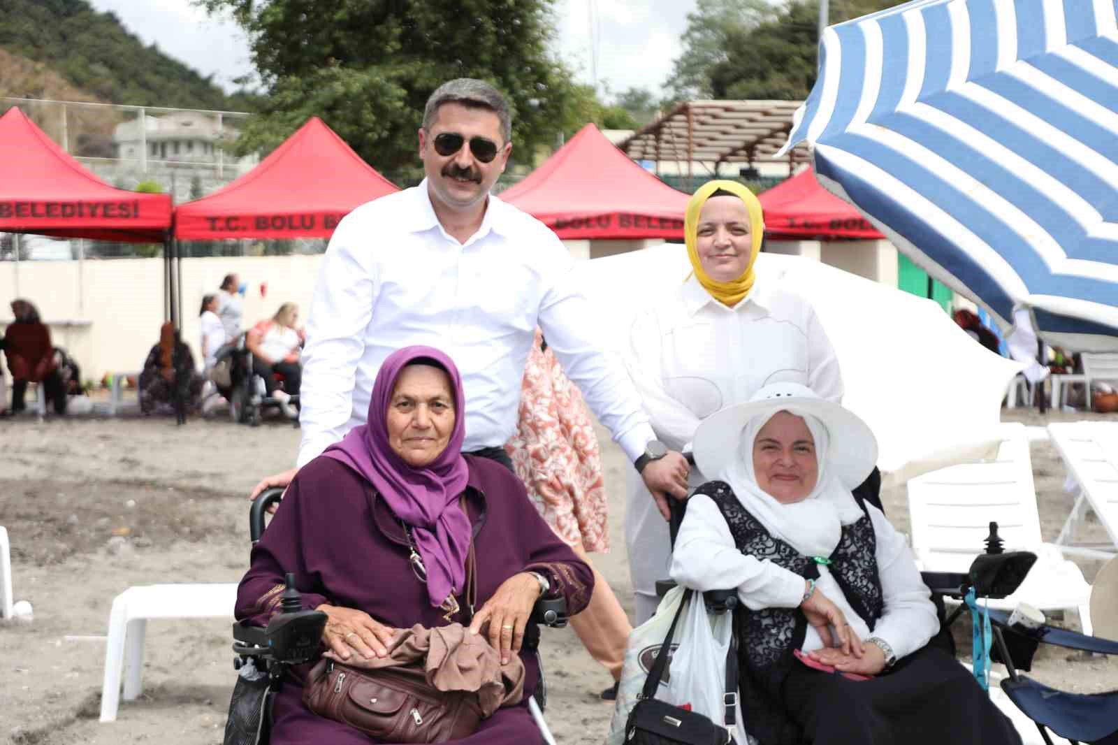 76-yasindaki-bedensel-engelli-kadin-omrunde-ilk-kez-denizi-gordu