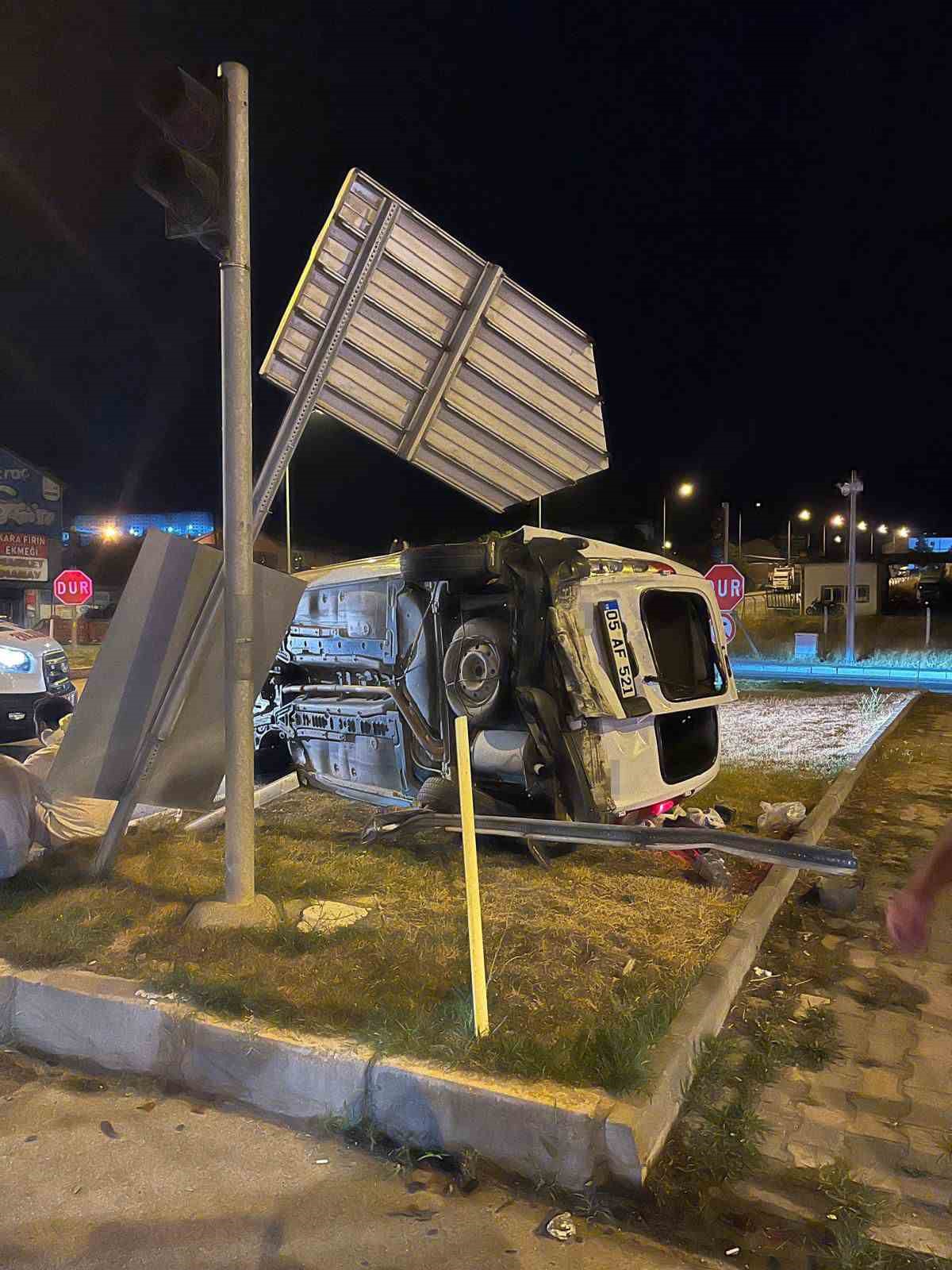 amasyada-hafif-ticari-arac-ile-ambulans-carpisti-5-yarali