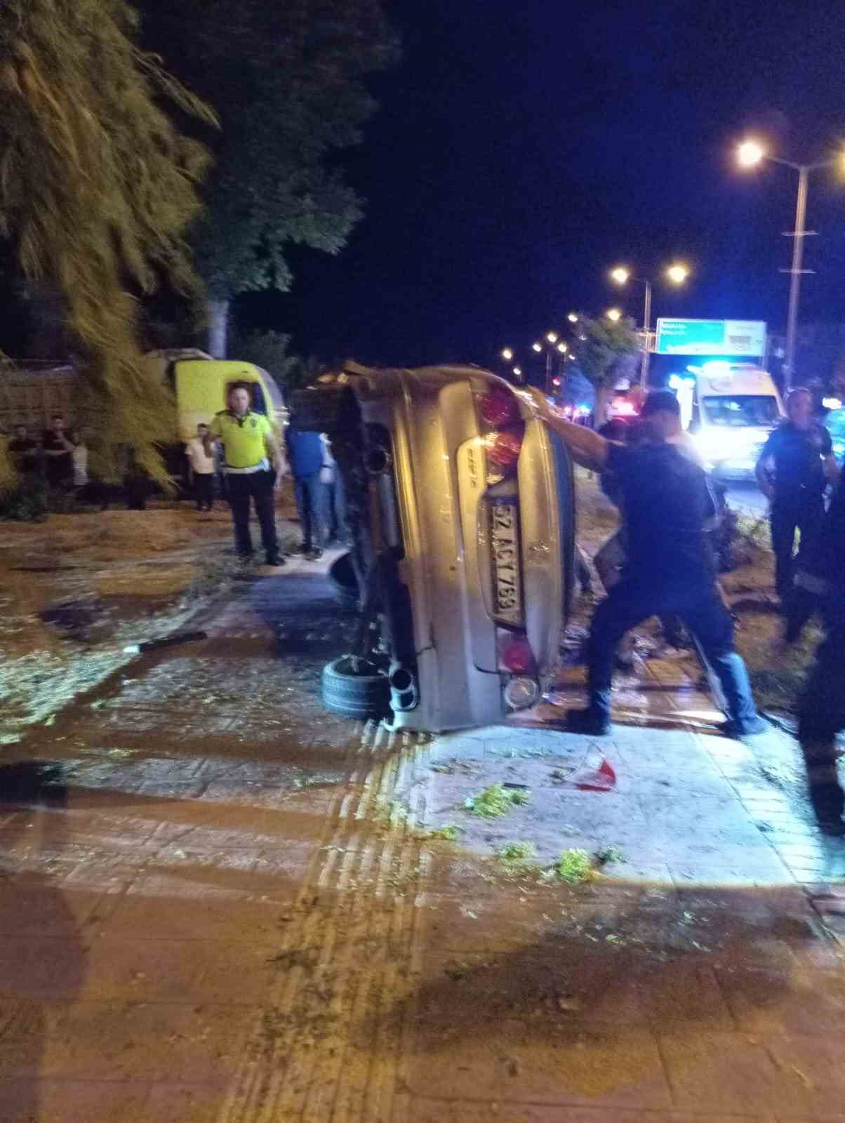 amasyada-otomobil-carptigi-agaci-kokunden-soktu-2-yarali