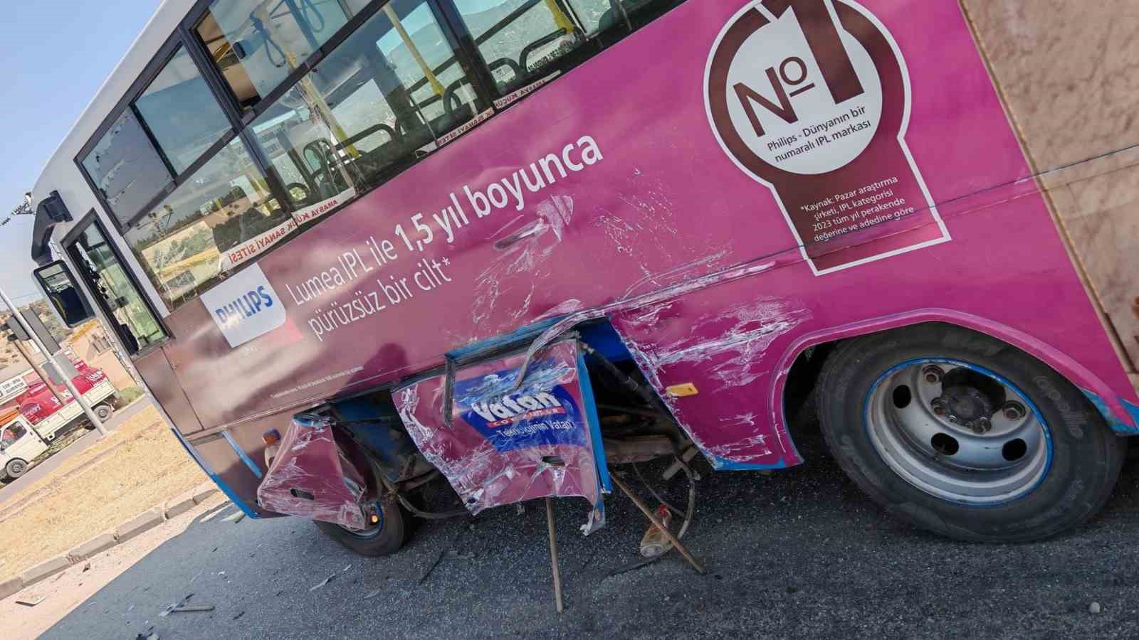 amasyada-ozel-halk-otobusu-hafif-ticari-aracla-carpisti-3-yarali