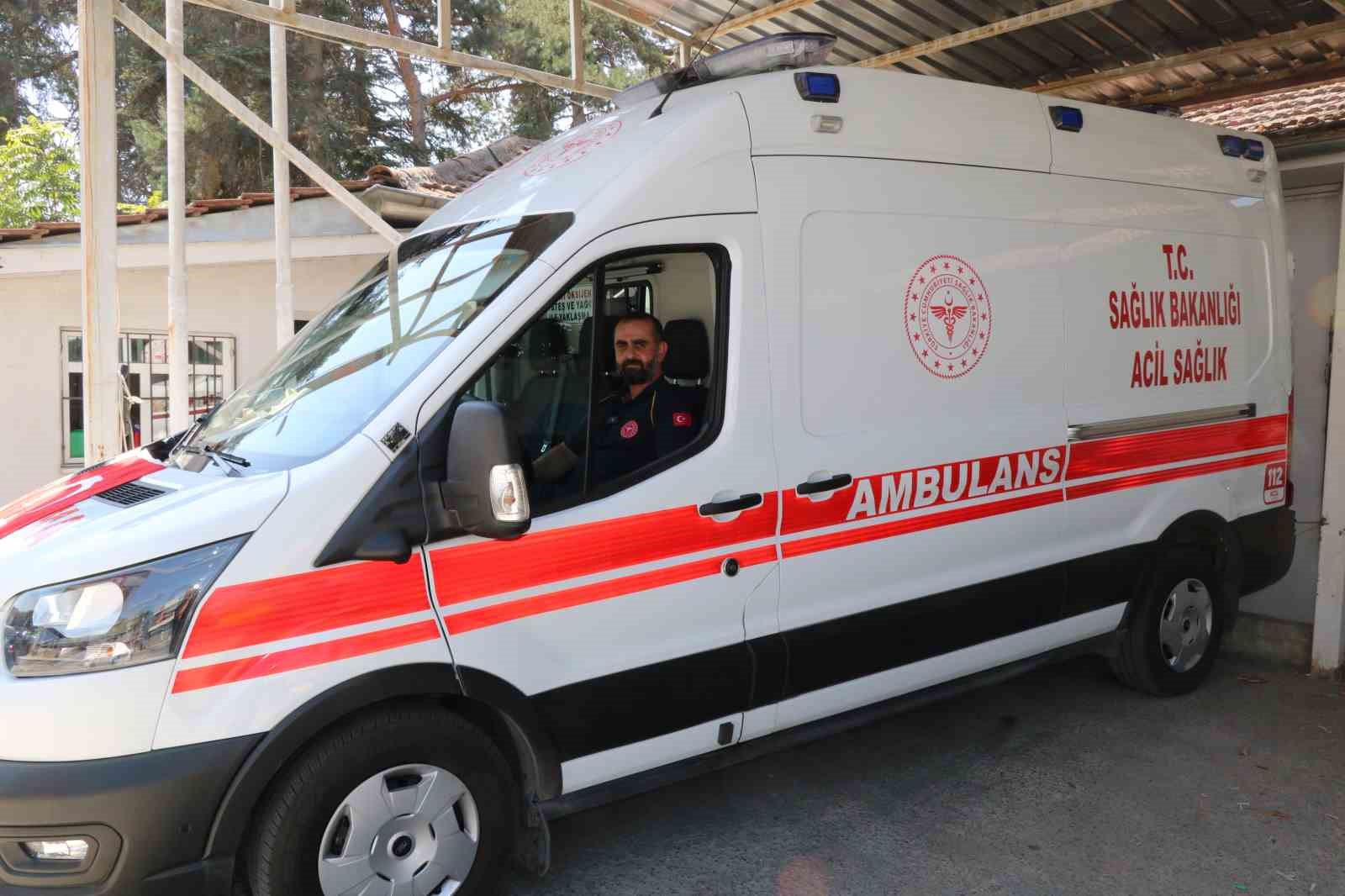 ambulans-soforu-cocugu-yalin-ayak-birakmadi-istasyona-galosla-dondu
