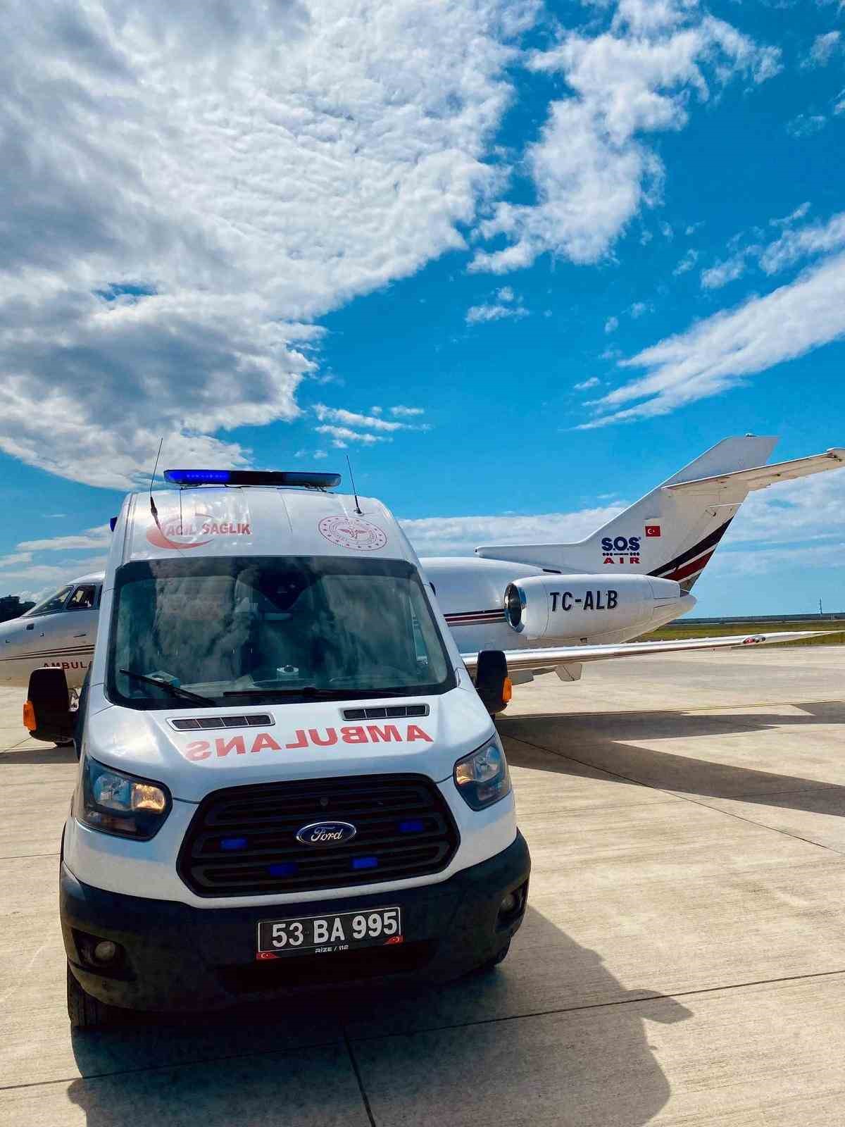 ambulans-ucak-22-yasindaki-hasta-icin-havalandi