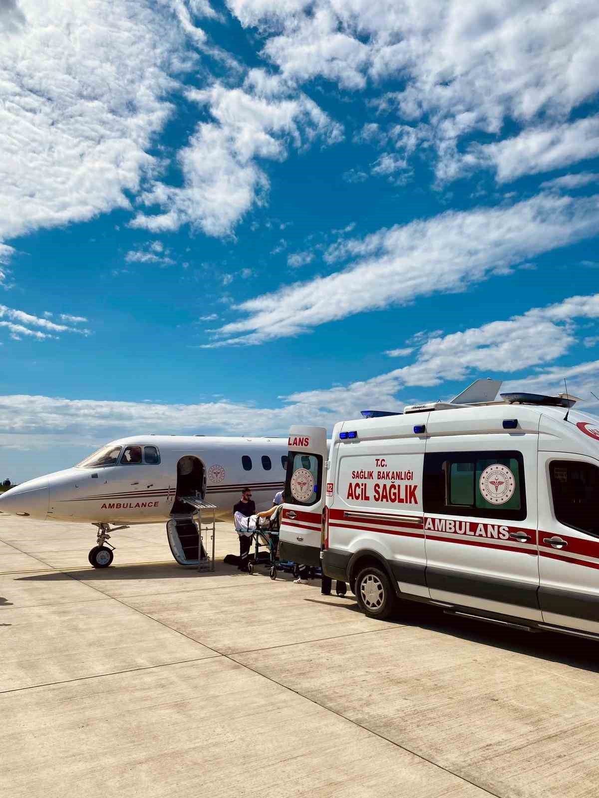 ambulans-ucak-22-yasindaki-hasta-icin-havalandi