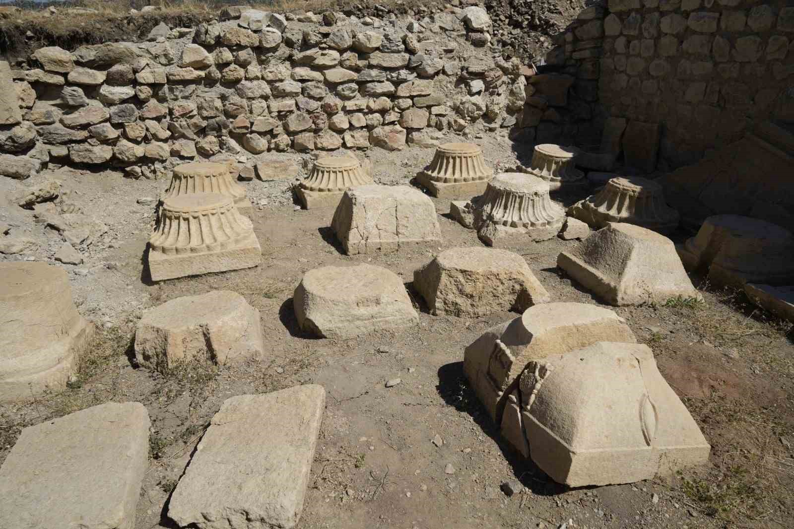 anadolunun-en-narin-kadin-iskeletleri-satalada-ortaya-cikti