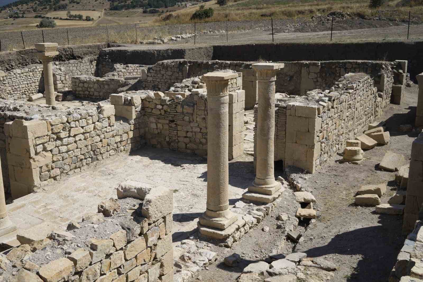 anadolunun-en-narin-kadin-iskeletleri-satalada-ortaya-cikti