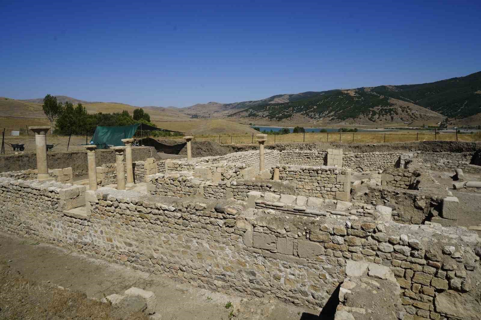 anadolunun-en-narin-kadin-iskeletleri-satalada-ortaya-cikti
