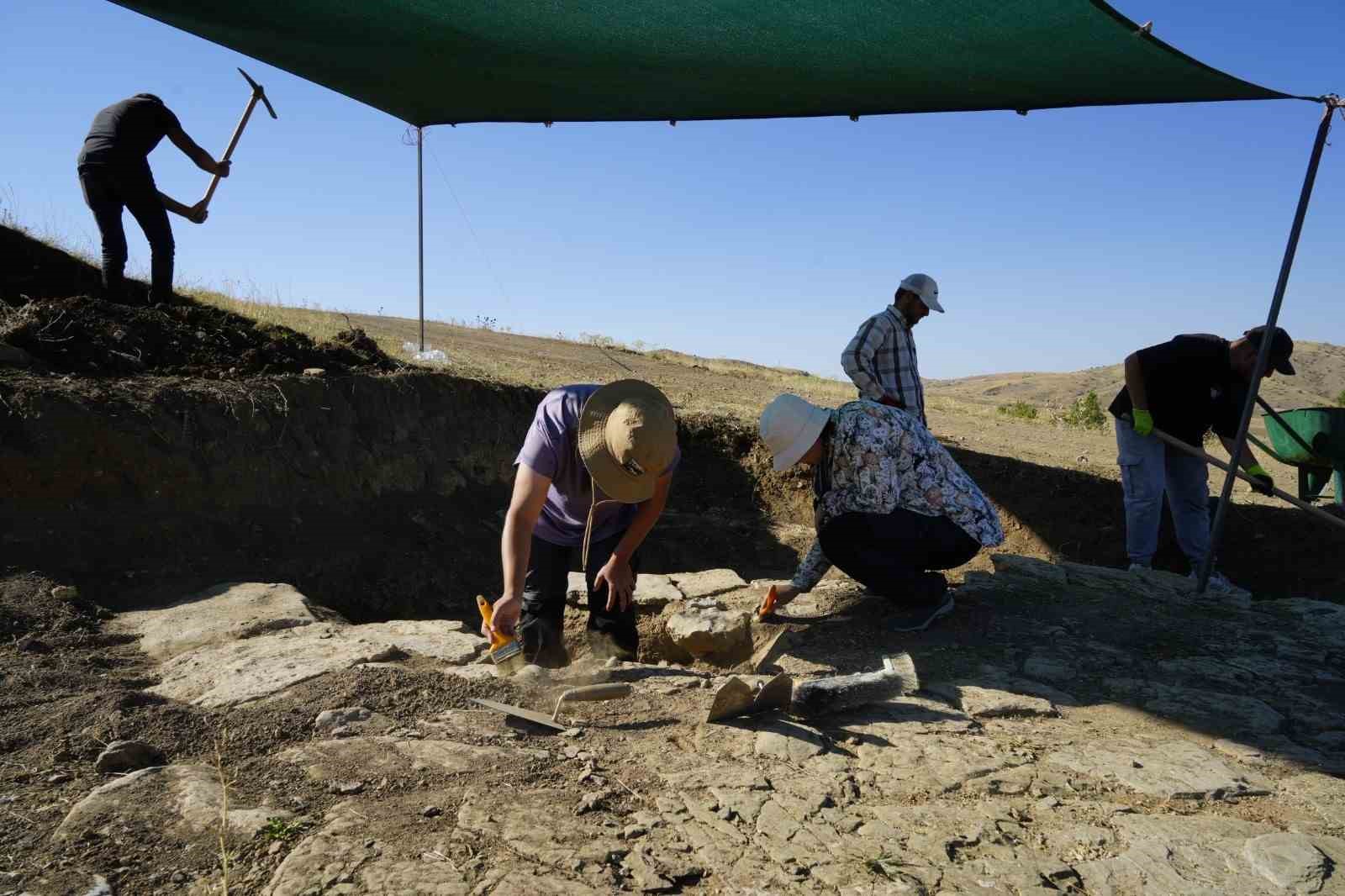 anadolunun-en-narin-kadin-iskeletleri-satalada-ortaya-cikti