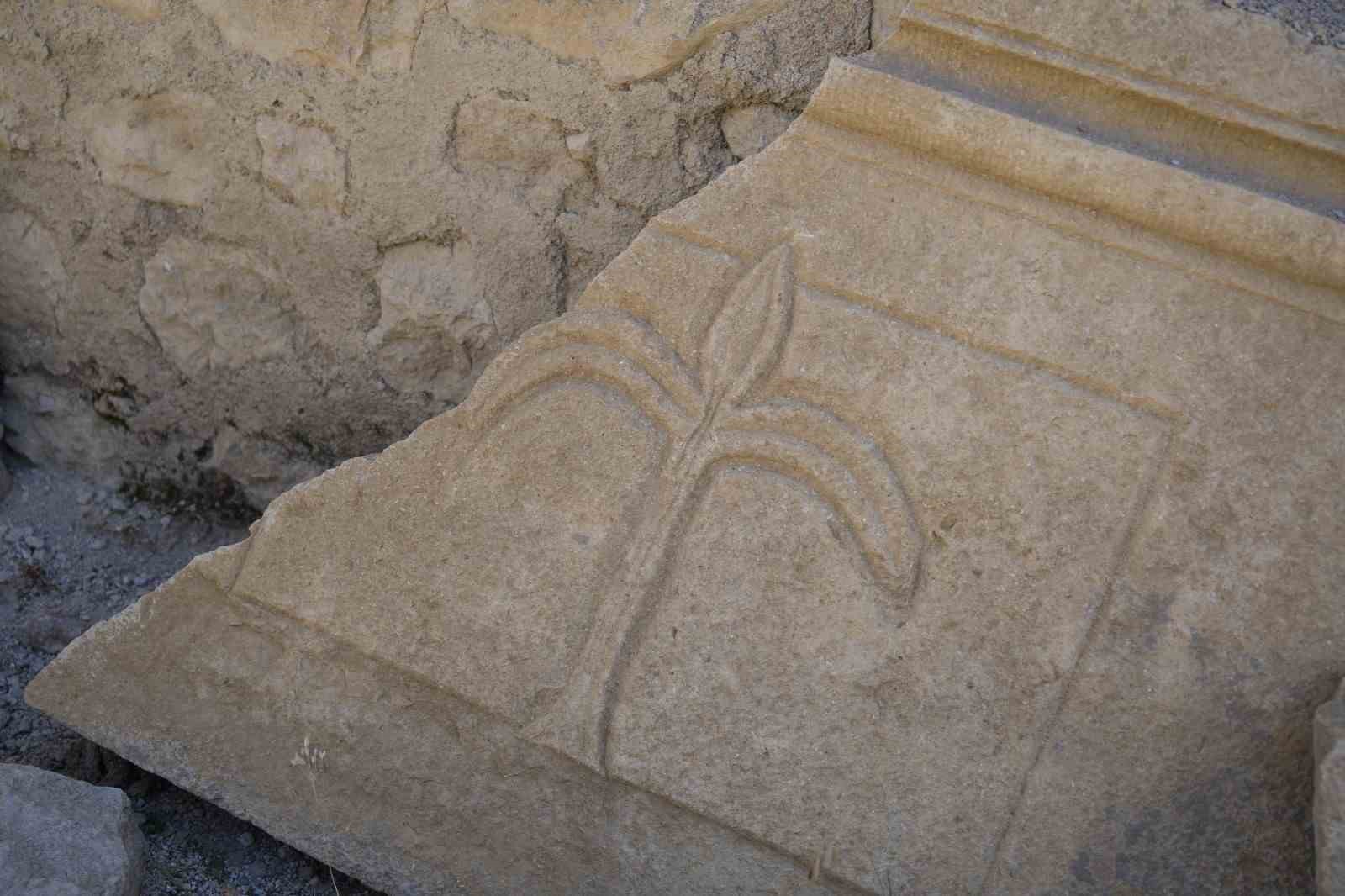 anadolunun-en-narin-kadin-iskeletleri-satalada-ortaya-cikti