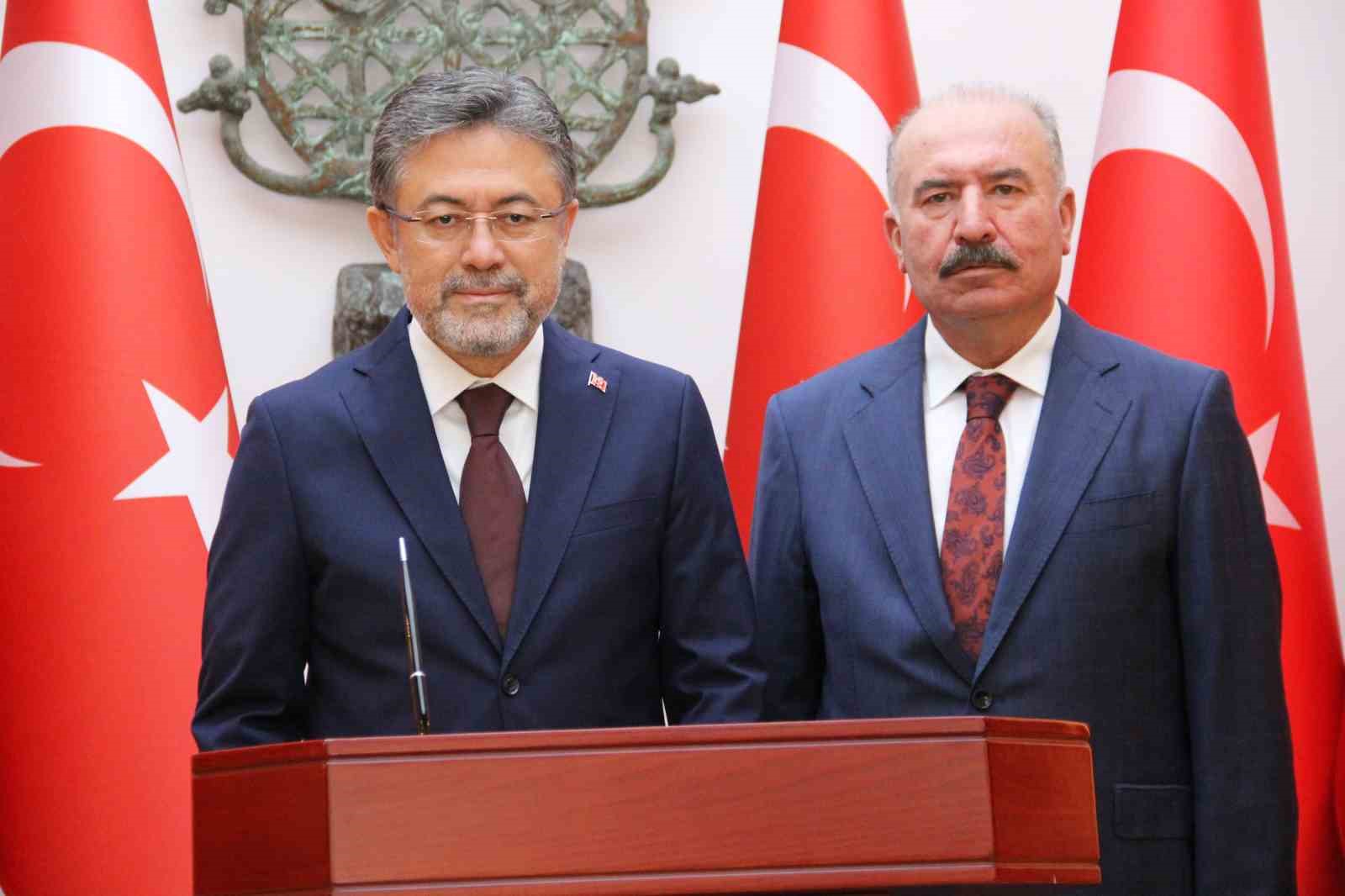 bakan-yumakli-corumdaki-yatirim-ve-projelerle-ilgili-bilgi-aldi