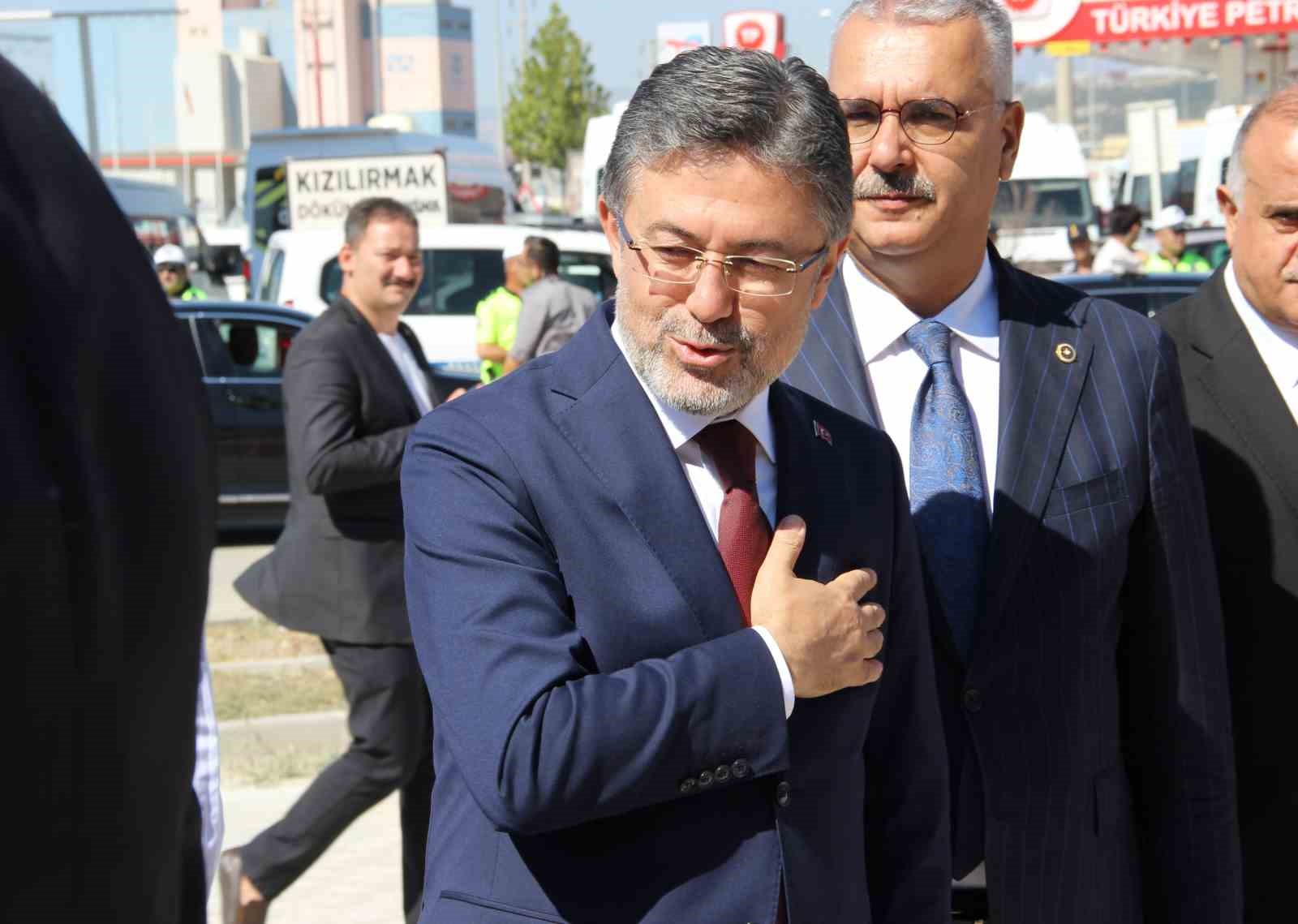 bakan-yumaklidan-sap-hastaligi-aciklamasi-kirmizi-et-tedariginde-herhangi-bir-problem-yok