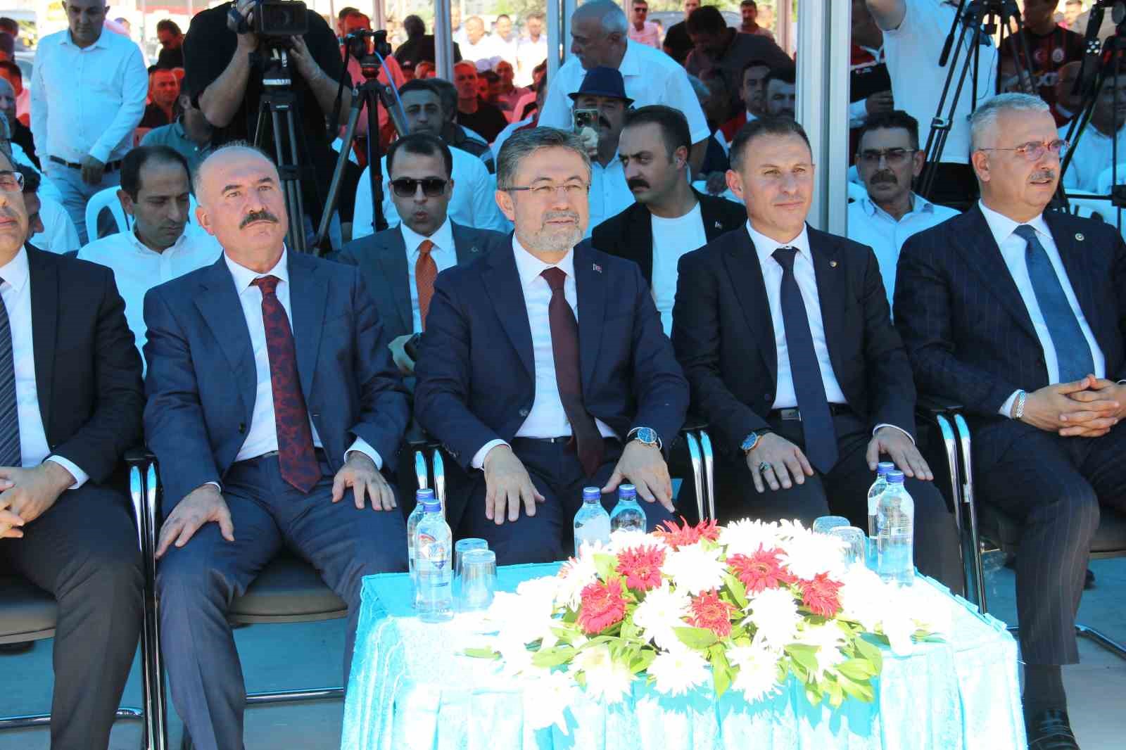 bakan-yumaklidan-sap-hastaligi-aciklamasi-kirmizi-et-tedariginde-herhangi-bir-problem-yok