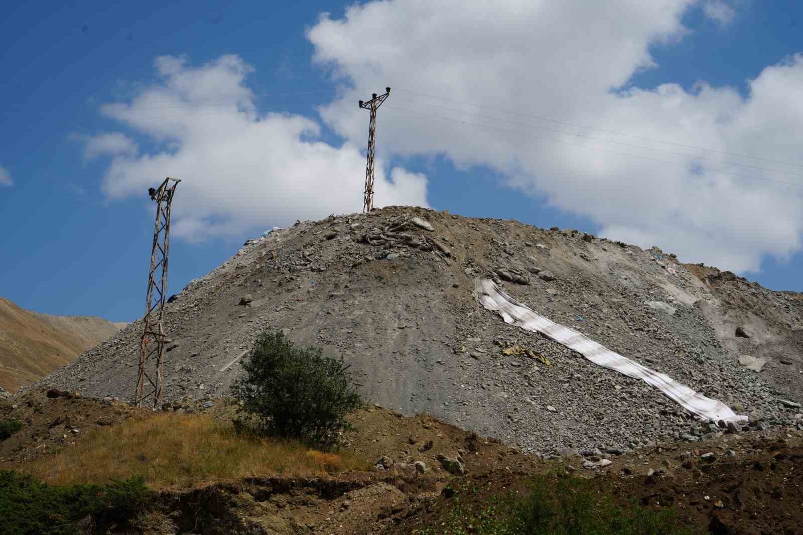 bayburtta-elektrik-akimina-kapilan-genc-olumden-dondu-ailesi-isyan-etti