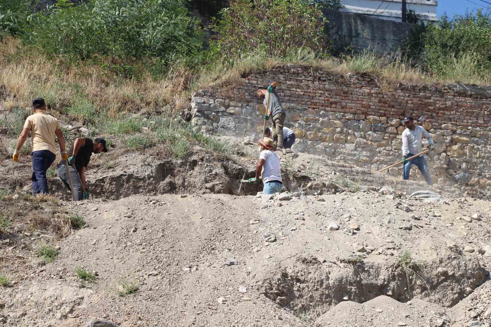 bolu-antik-stadionda-kazi-calismalari-basladi