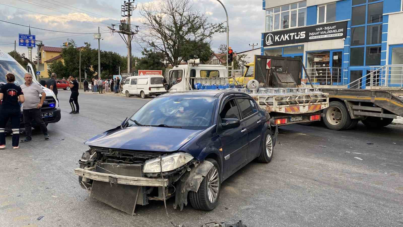 boluda-facianin-esiginden-donuldu-tup-yuklu-kamyon-kazaya-karisti