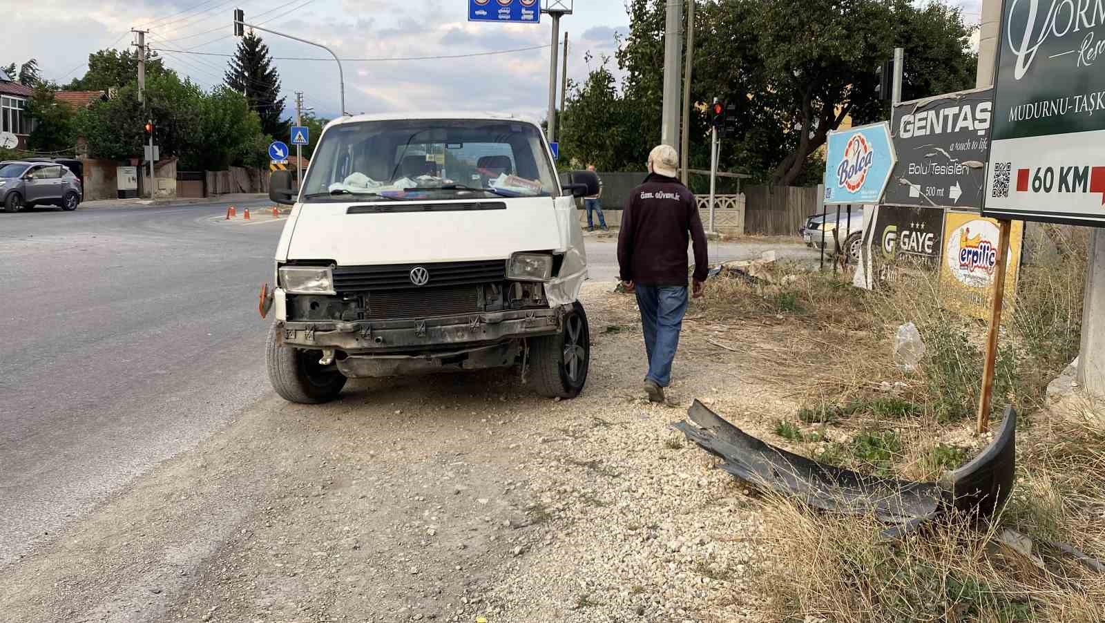 boluda-facianin-esiginden-donuldu-tup-yuklu-kamyon-kazaya-karisti