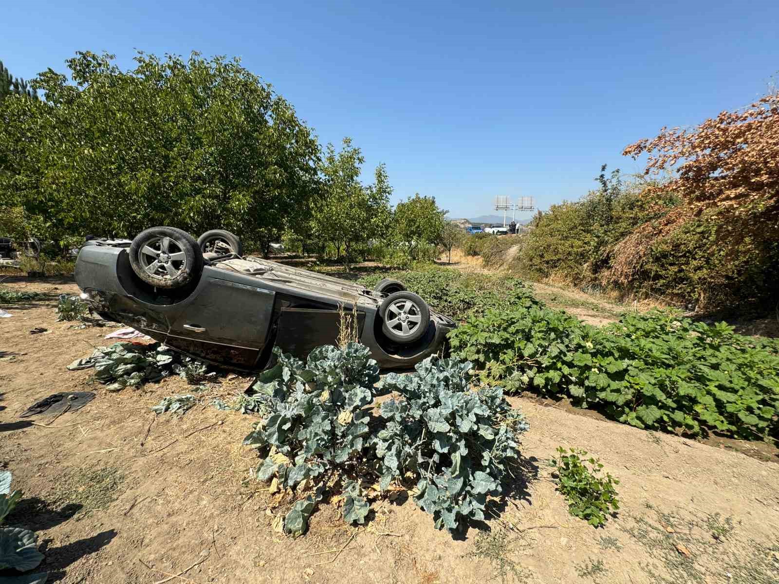 carpisan-otomobillerden-biri-takla-atip-bahceye-uctu-1i-agir-5-yarali