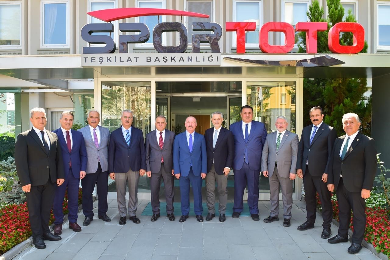 coruma-spor-yatirimlari-mujdesi-2-spor-salonu-ve-15-sentetik-saha-yapilacak