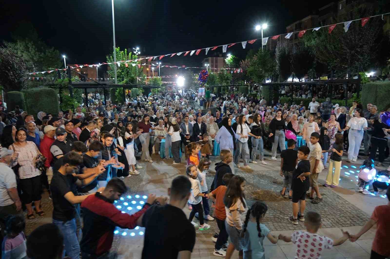 corumda-mahalle-konserleri-basladi