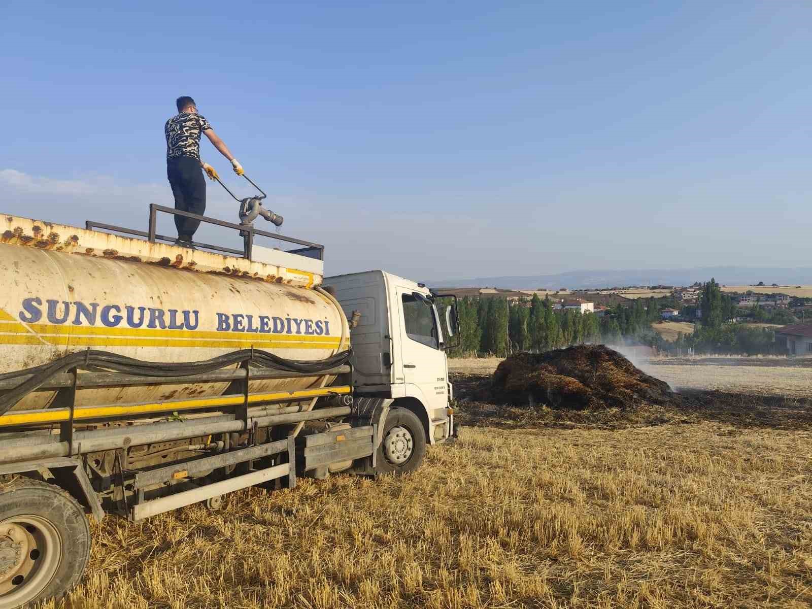 corumda-tarlada-cikan-yanginda-300-adet-balya-kul-oldu