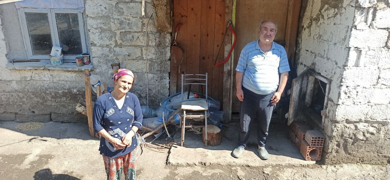 devrekli-cift-yikilmak-uzere-olan-evde-hayat-mucadelesi-veriyor