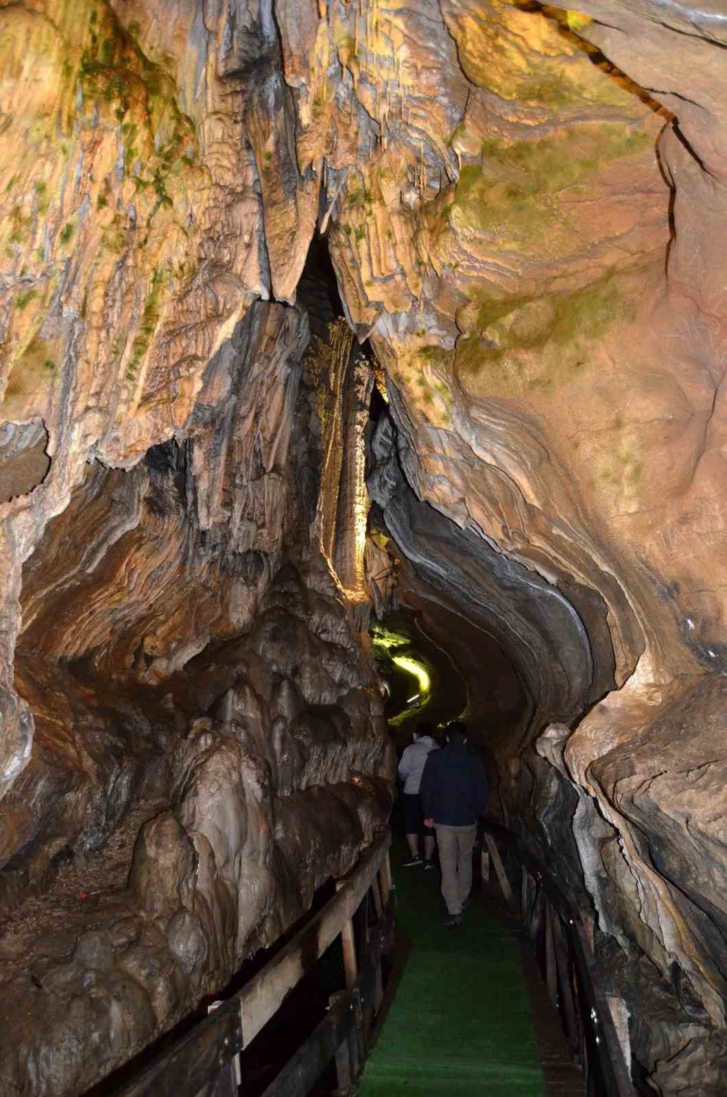 dunyanin-en-uzun-ikinci-magarasini-7-ayda-yaklasik-100-bin-turist-ziyaret-etti