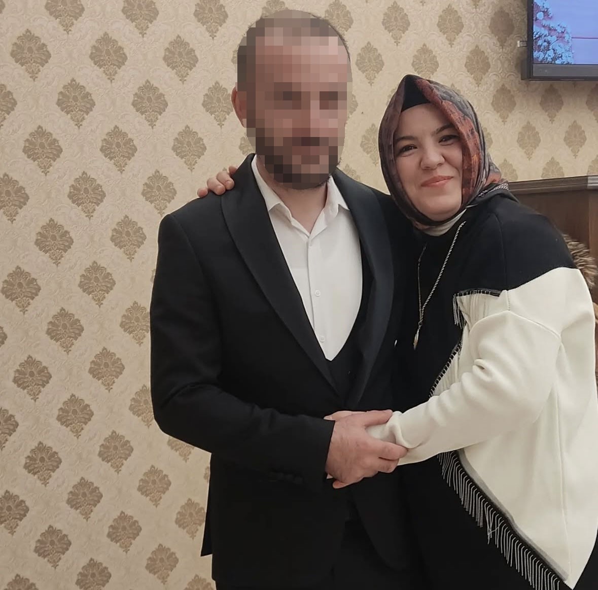 esini-once-bicakladi-sonra-tufekle-oldurdu