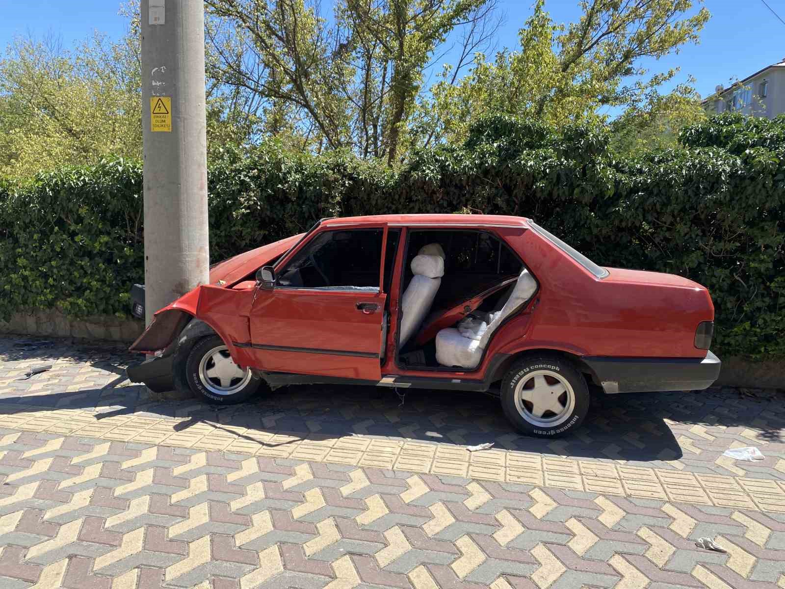fiat-tofas-otomobil-once-araca-ardinda-beton-direge-carpti-1-yarali