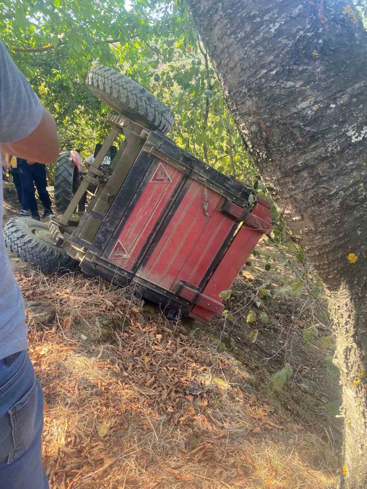 findik-iscilerini-tasiyan-traktor-devrildi-4-yarali
