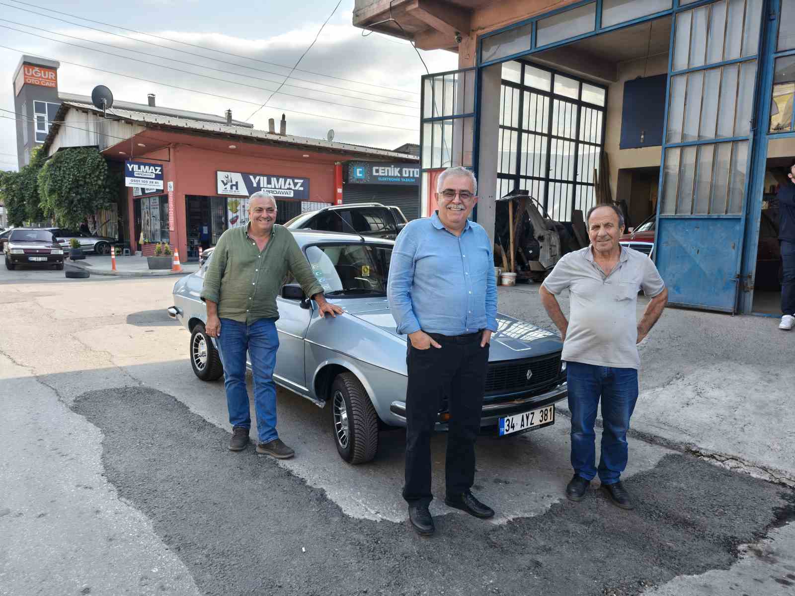 ilk-otomobilini-41-yil-sonra-hurda-halde-bulup-restore-ettirdi