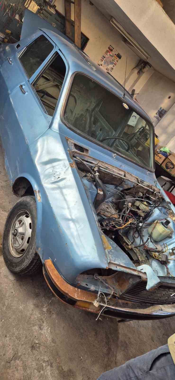 ilk-otomobilini-41-yil-sonra-hurda-halde-bulup-restore-ettirdi