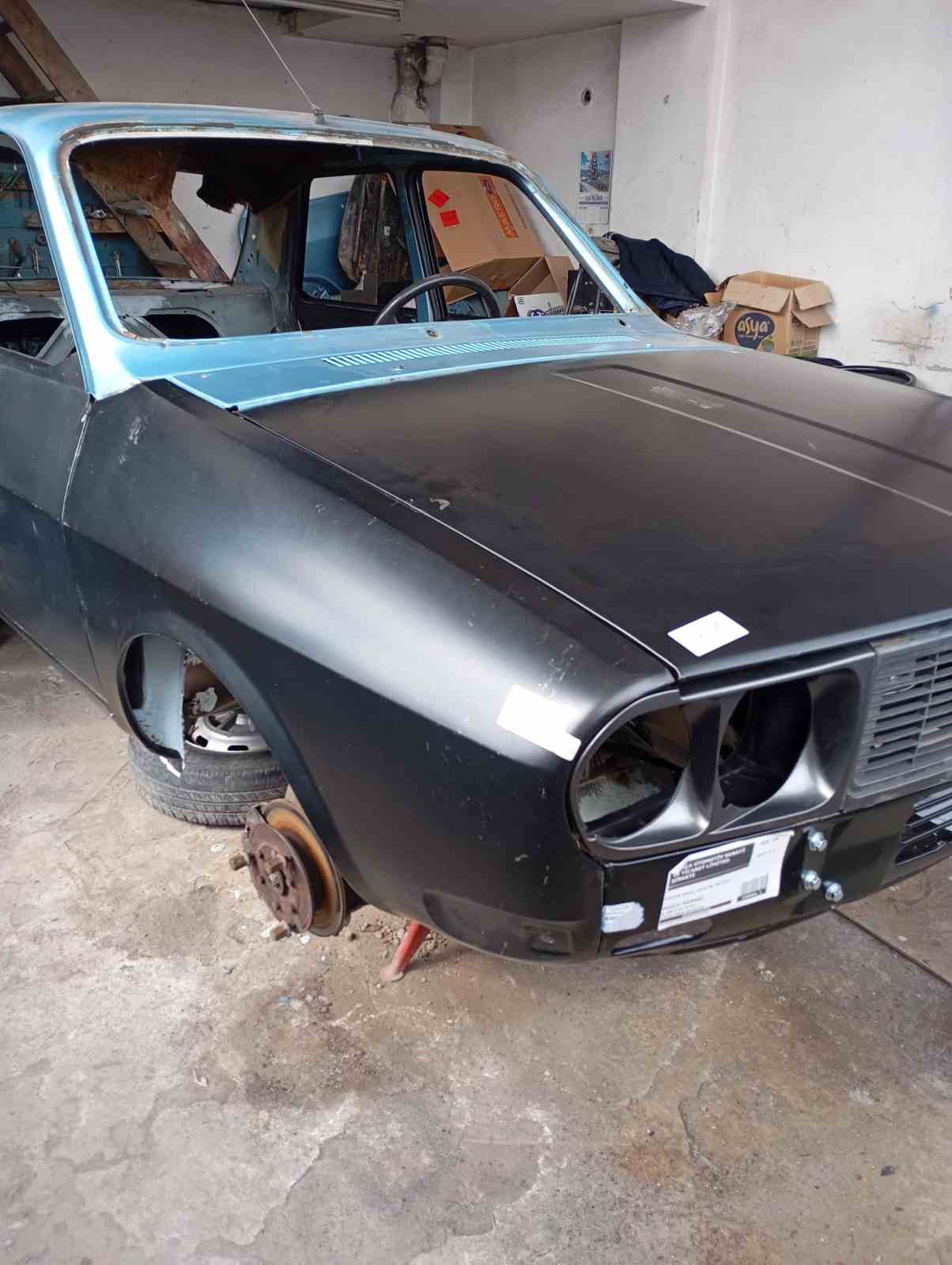 ilk-otomobilini-41-yil-sonra-hurda-halde-bulup-restore-ettirdi