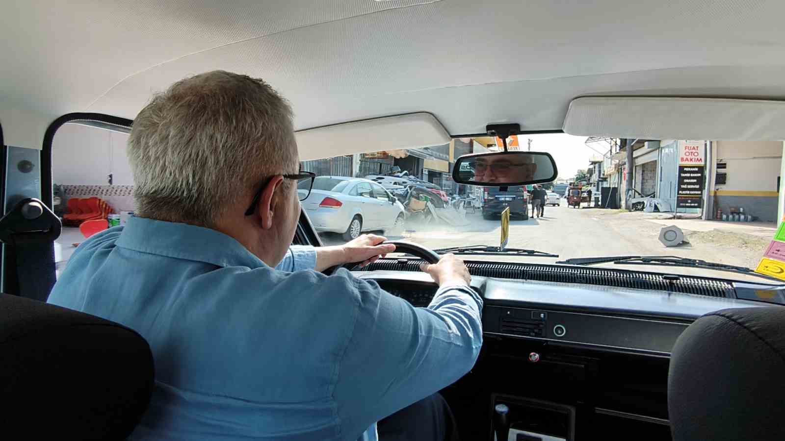 ilk-otomobilini-41-yil-sonra-hurda-halde-bulup-restore-ettirdi