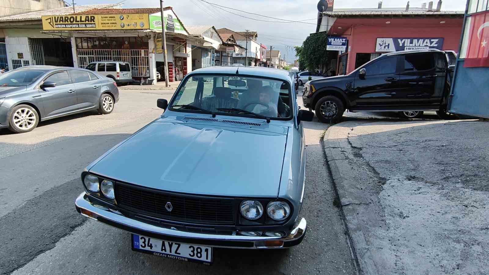 ilk-otomobilini-41-yil-sonra-hurda-halde-bulup-restore-ettirdi