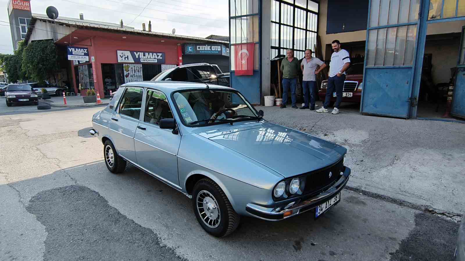 ilk-otomobilini-41-yil-sonra-hurda-halde-bulup-restore-ettirdi