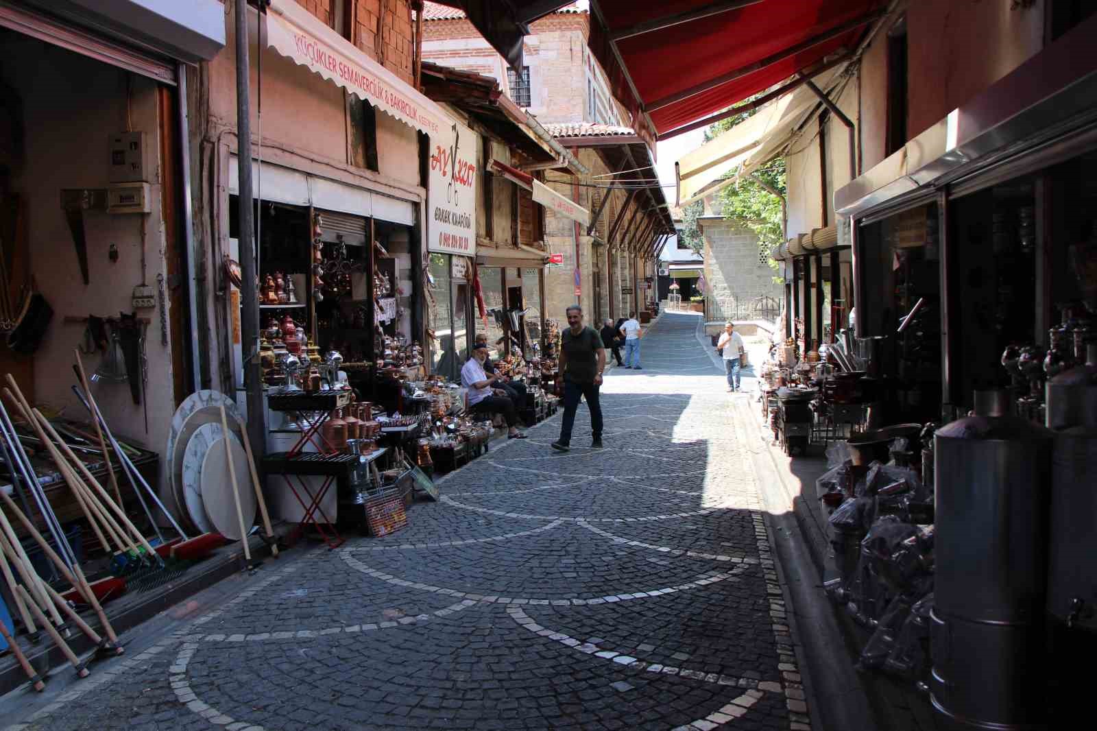 istanbulda-taksiciligi-birakip-memleketine-dondu-sehrin-son-semavercisi-oldu