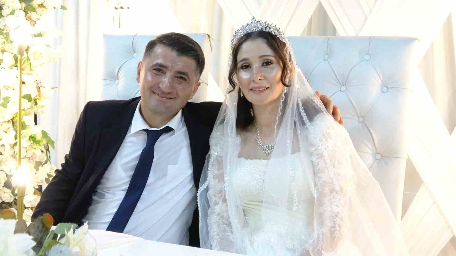 kacarak-evlendiler-17-yil-sonra-dugunlerini-yaptilar
