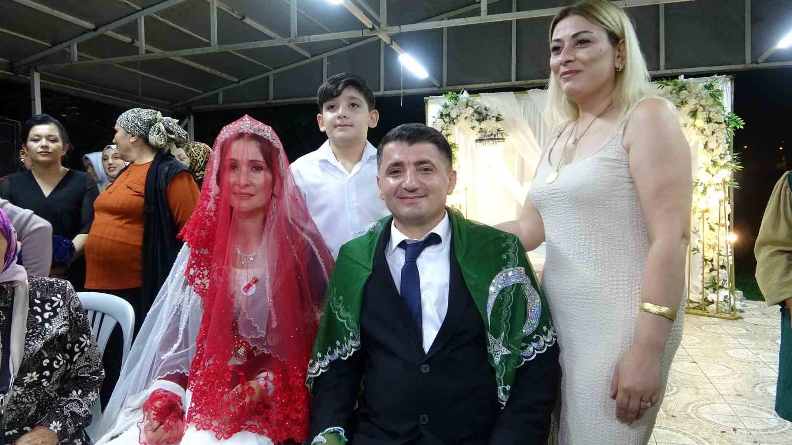 kacarak-evlendiler-17-yil-sonra-dugunlerini-yaptilar