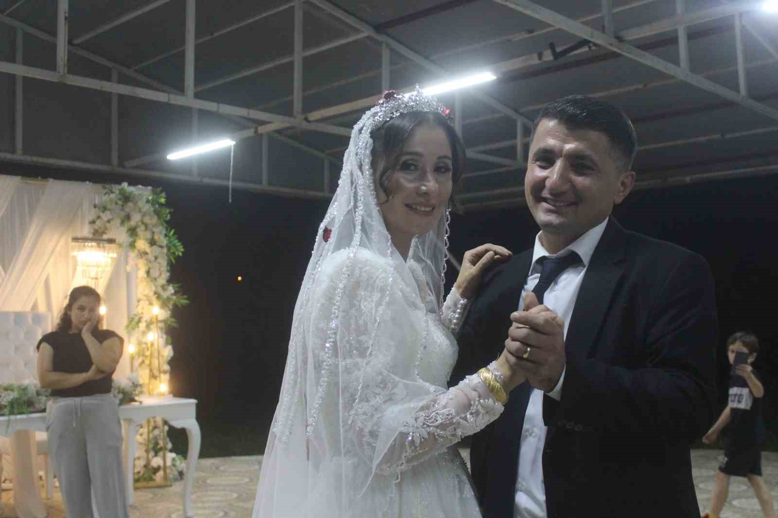 kacarak-evlendiler-17-yil-sonra-dugunlerini-yaptilar