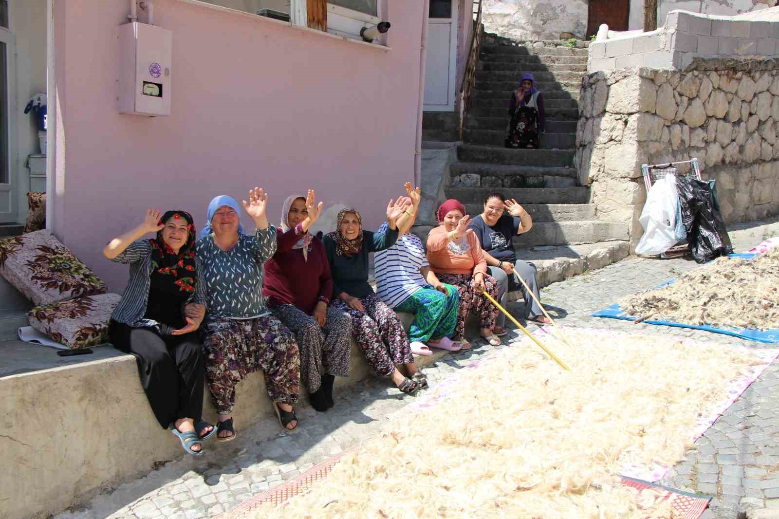 kadin-muhtar-baslatti-yunleri-imece-usulu-havalandiriyorlar