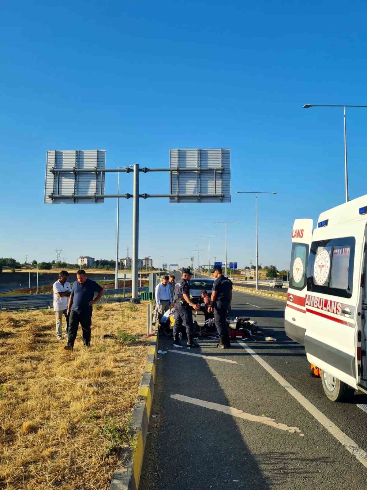 kastamonuda-bariyerlere-carpan-motosikletin-surucusu-agir-yaralandi