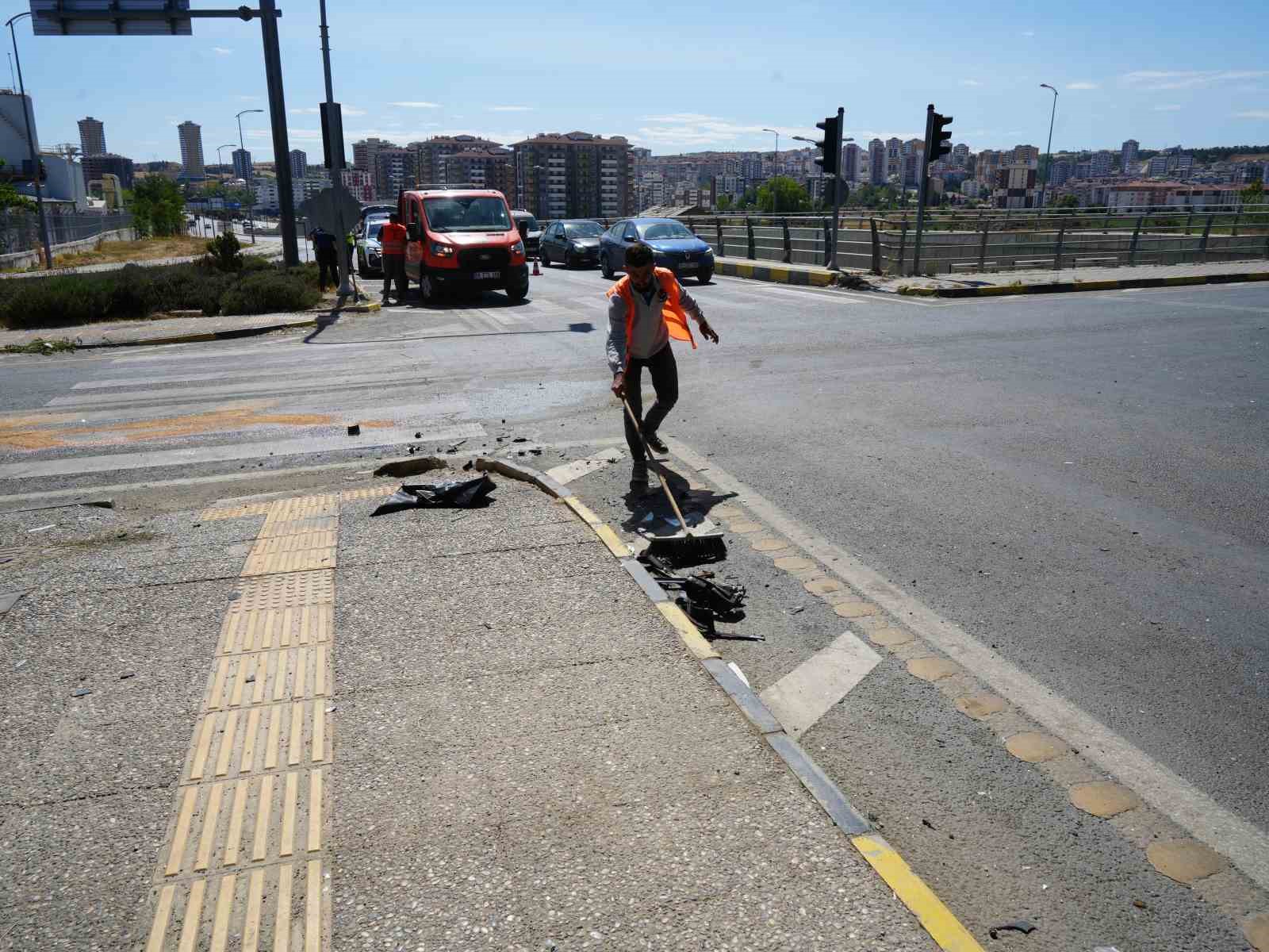 kastamonuda-yolcu-minibusu-ile-hafif-ticari-arac-carpisti-10-yarali