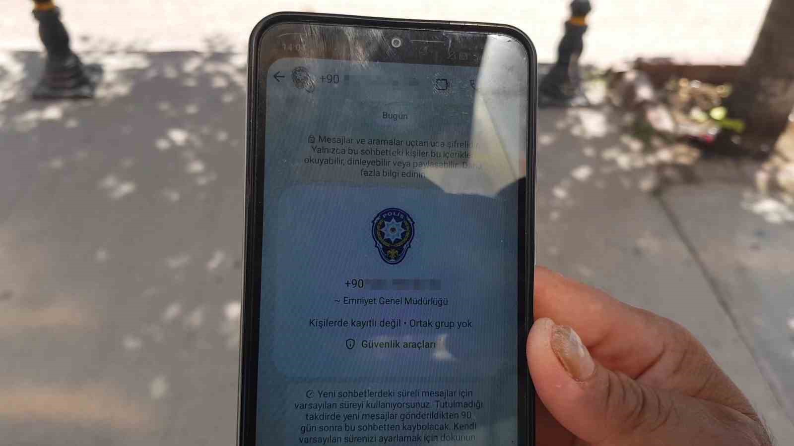 kendisini-arayan-sahte-polise-inandi-bin-500-dolarindan-oldu