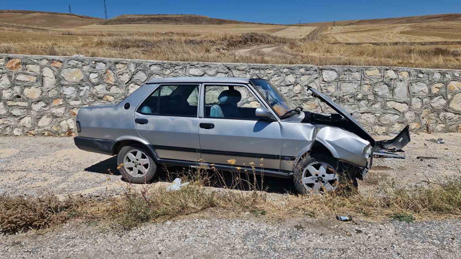 kontrolden-cikan-fiat-tofas-otomobil-duvara-carpti-2-yarali