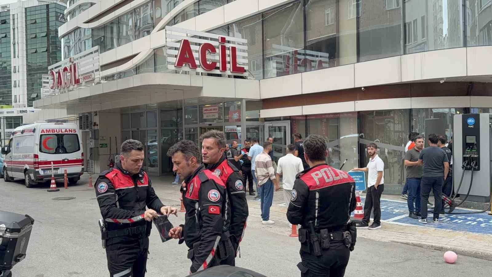 otoparkta-silahli-kavgada-2-kisi-yaralandi-olay-ani-kamerada