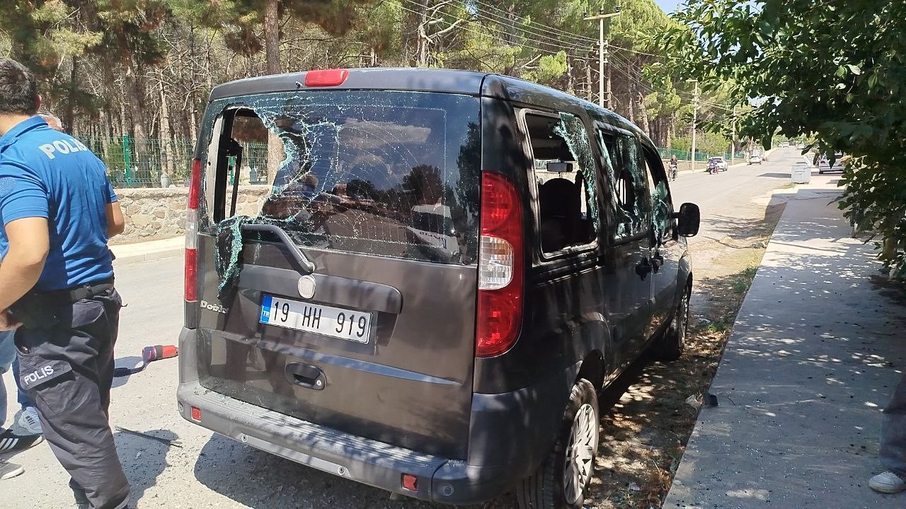 park-halindeki-araca-sopali-saldiri