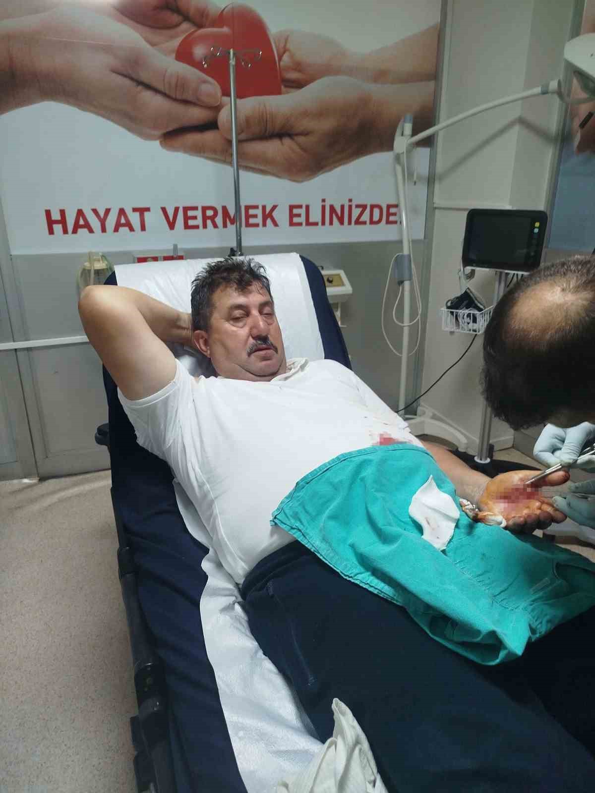 parktaki-cifti-uyaran-muhtar-bicaklandi-o-anlar-kamerada