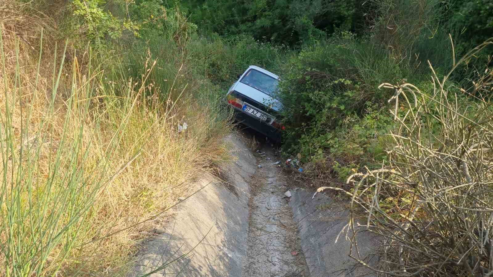 polisin-dur-ihtarina-uymayan-otomobil-kaza-yapti-2-yarali