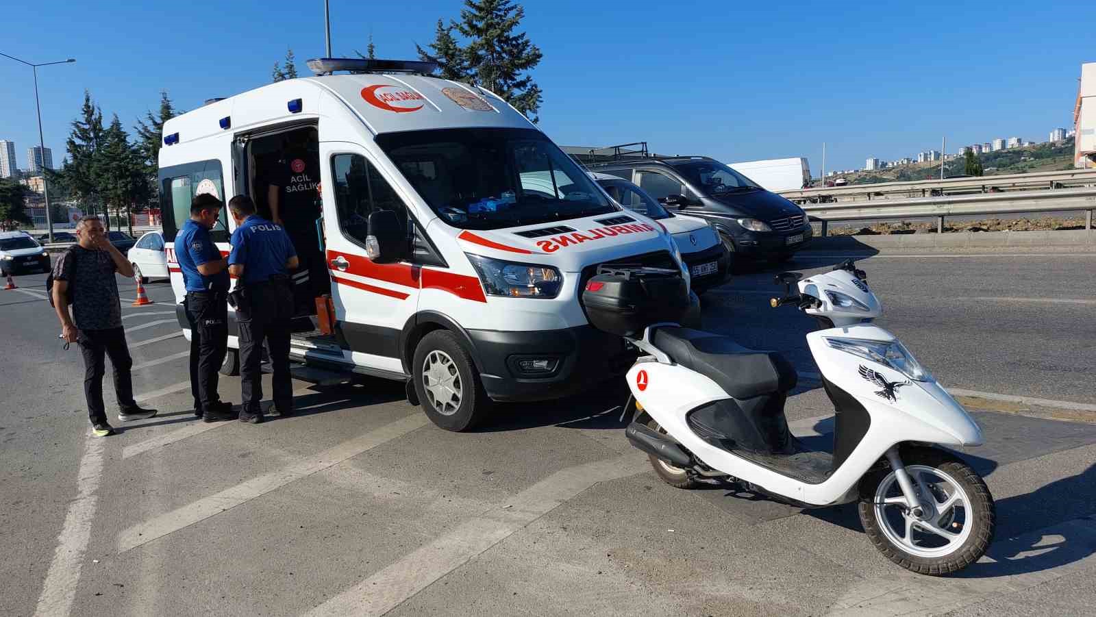 samsunda-motosiklet-hafif-ticari-araca-carpti-2-yarali